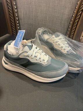 Atrex women's Emily mint sneakers size 7 1/2